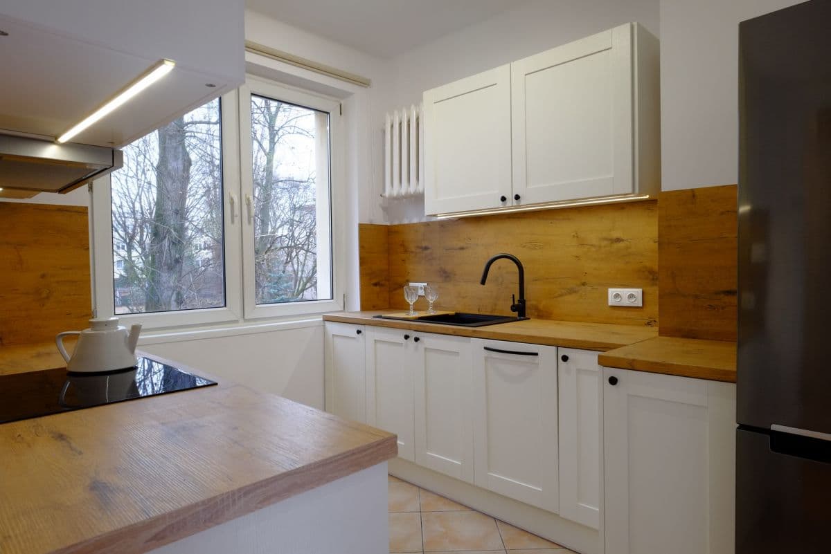 Sunny 2-room flat near Moczydło Park – 2