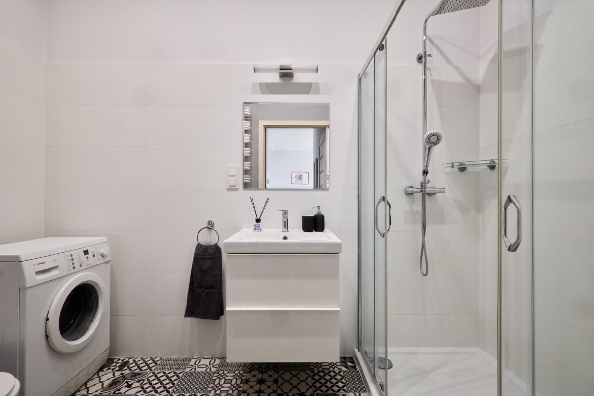 Spacious 3-room apartment with city views – 8