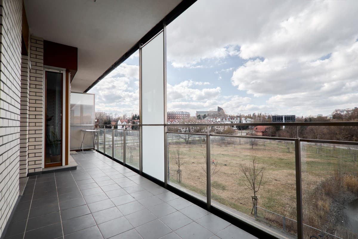 Spacious 3-room apartment with city views – 13