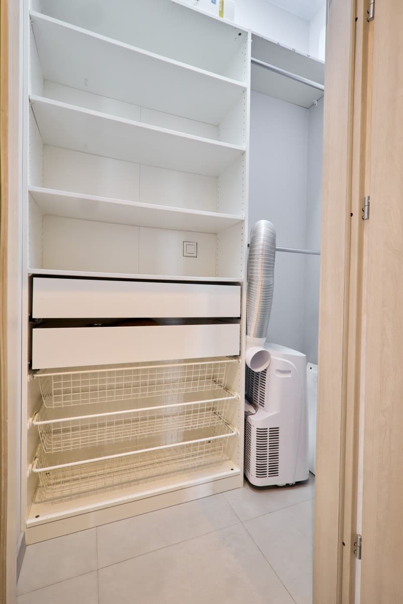 Spacious 3-room apartment with city views – 10