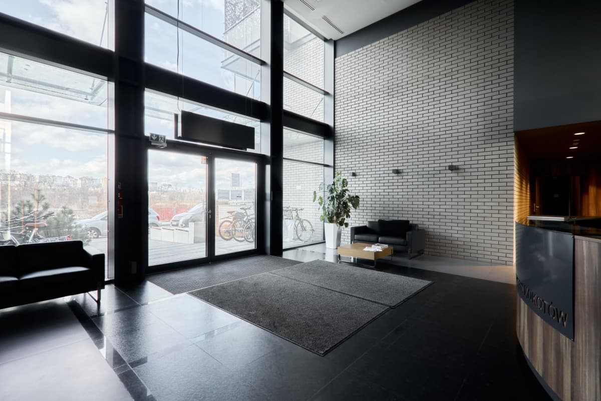 Spacious 3-room apartment with city views – 17