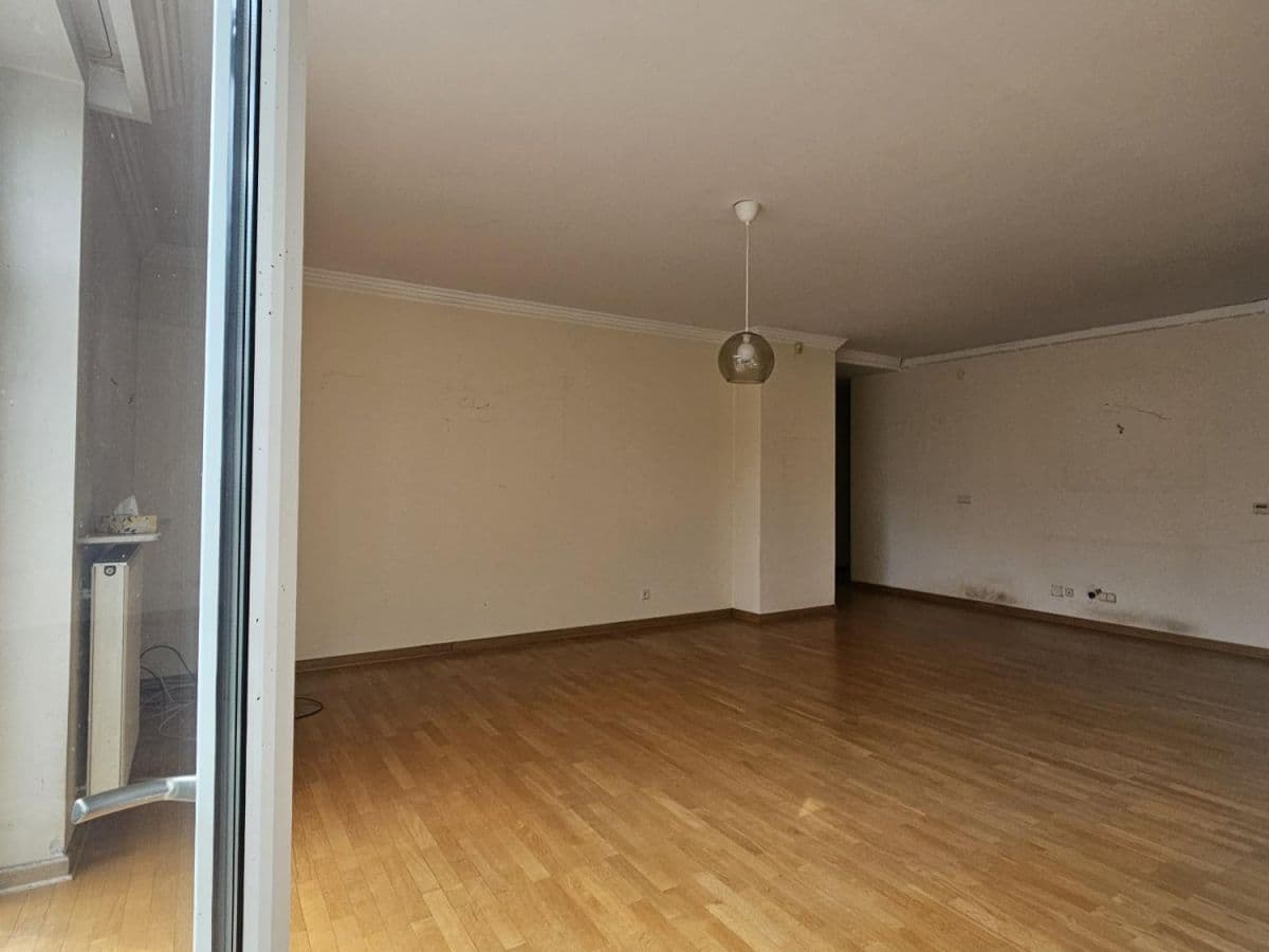 Spacious 4-room apartment with two terraces – 10