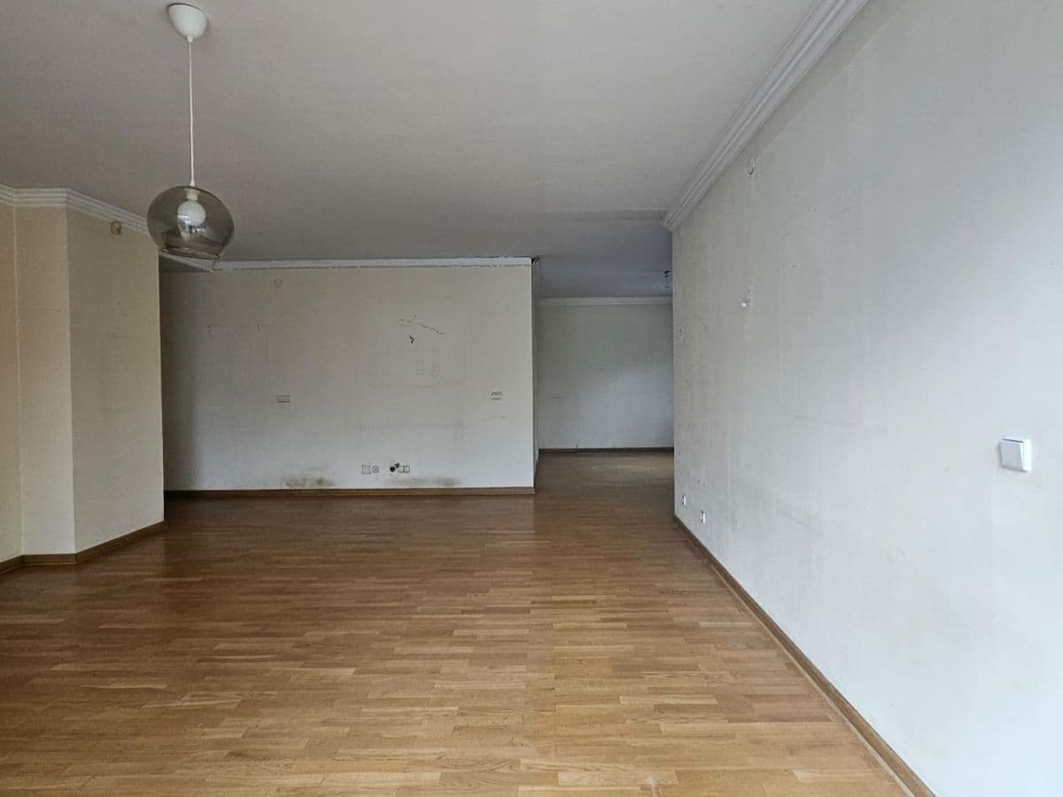 Spacious 4-room apartment with two terraces – 11