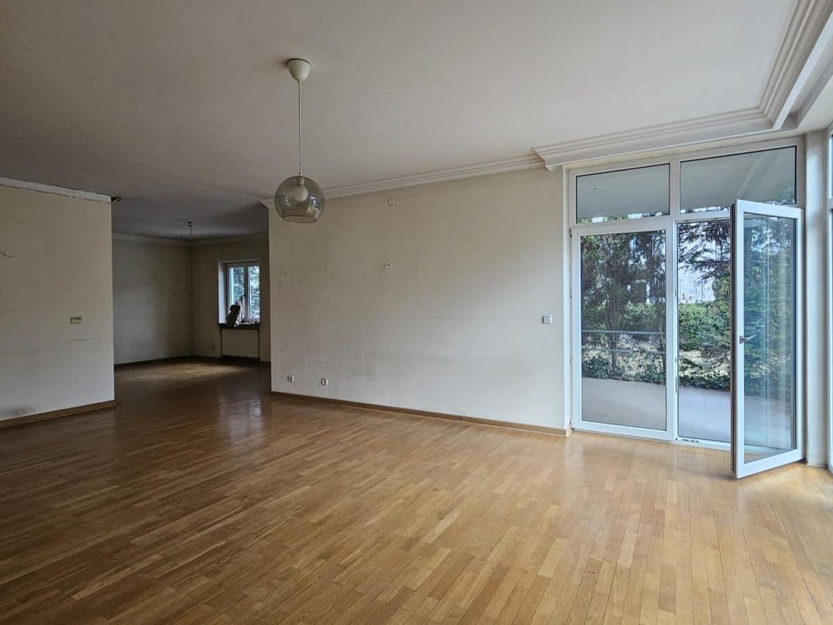 Spacious 4-room apartment with two terraces – 12