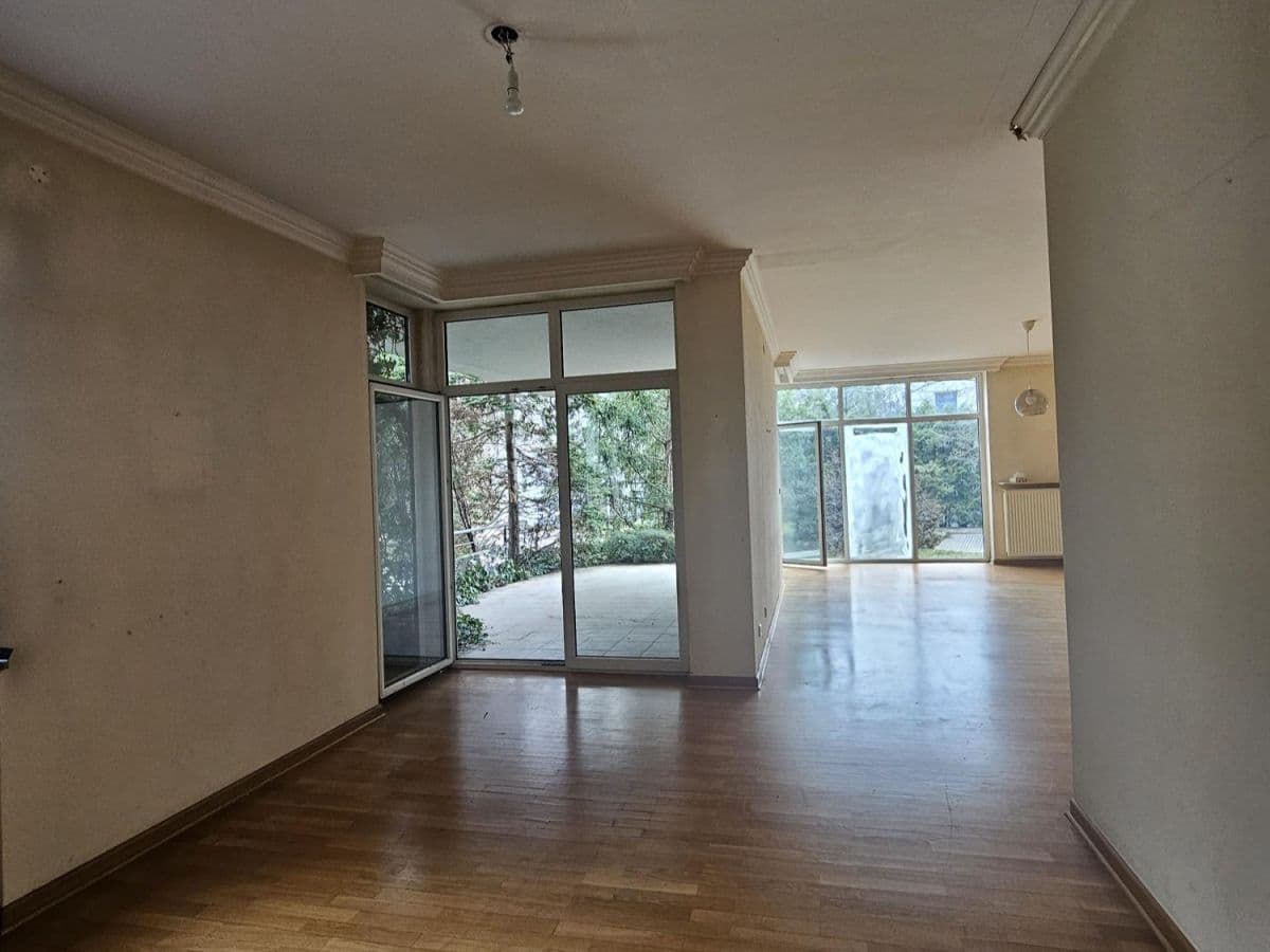 Spacious 4-room apartment with two terraces – 13