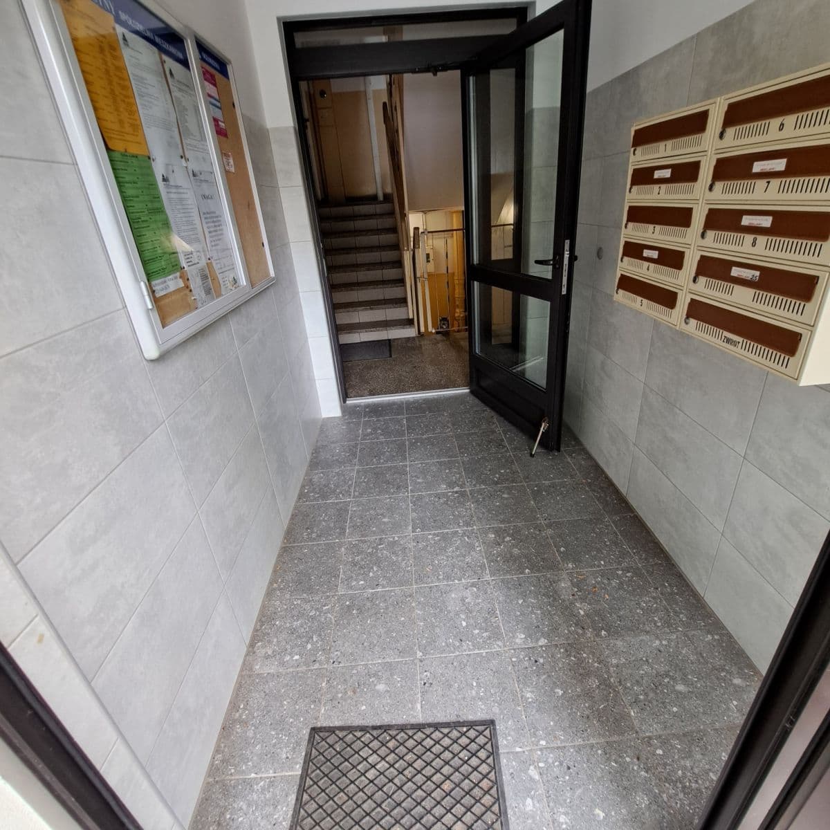 Renovated ground-floor apartment near Natolin Metro – 9