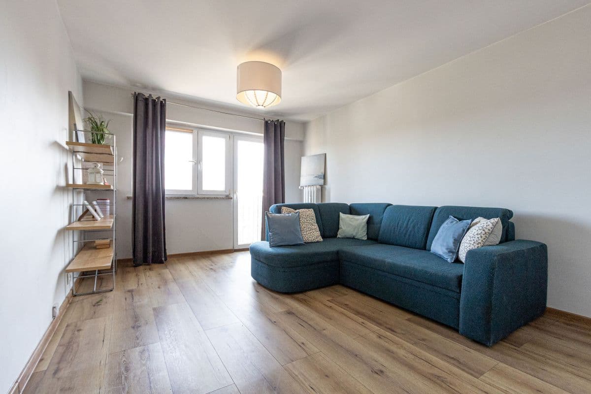 Spacious corner apartment near metro and parks – 2