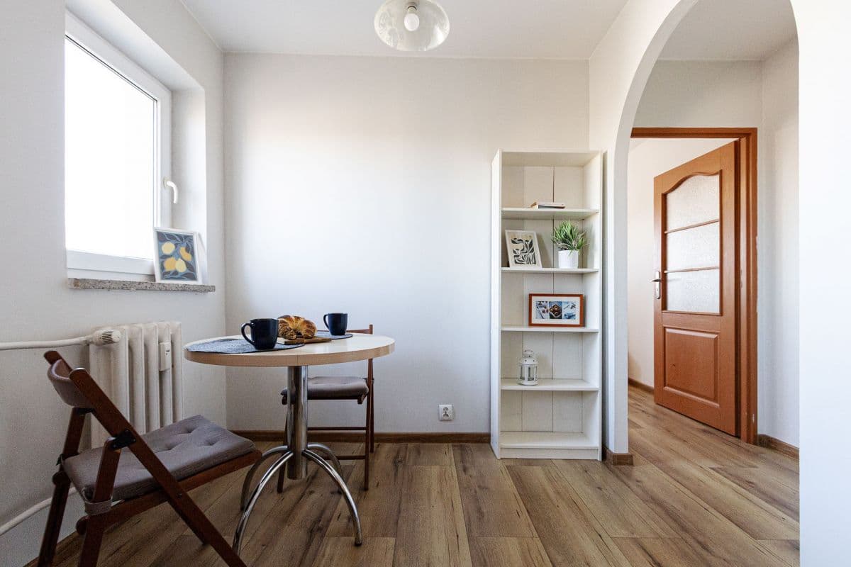 Spacious corner apartment near metro and parks – 4