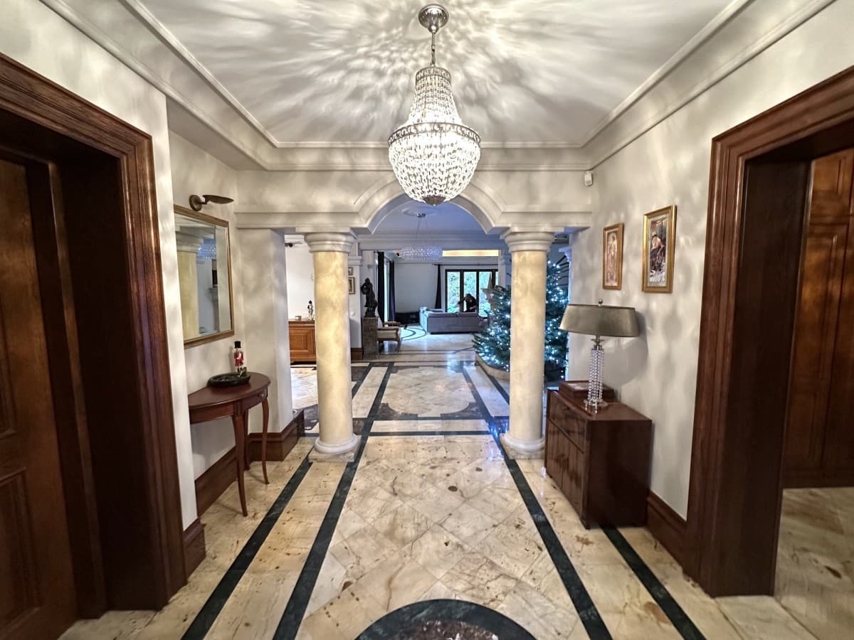 Elegancka willa na przestronnej działce 1670 m² – 1