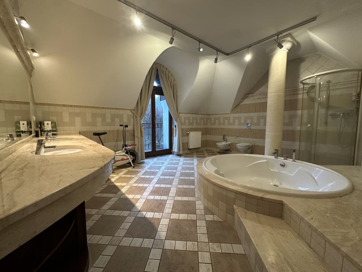 Elegancka willa na przestronnej działce 1670 m² – 17