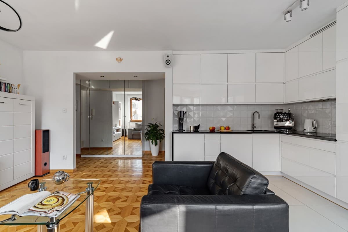 Bright, functional 1st-floor apartment ready to move in – 6