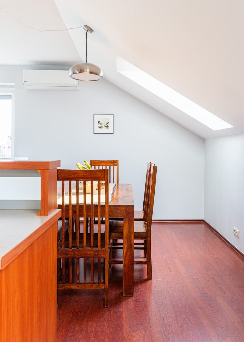 Spacious two-level family apartment with views – 11