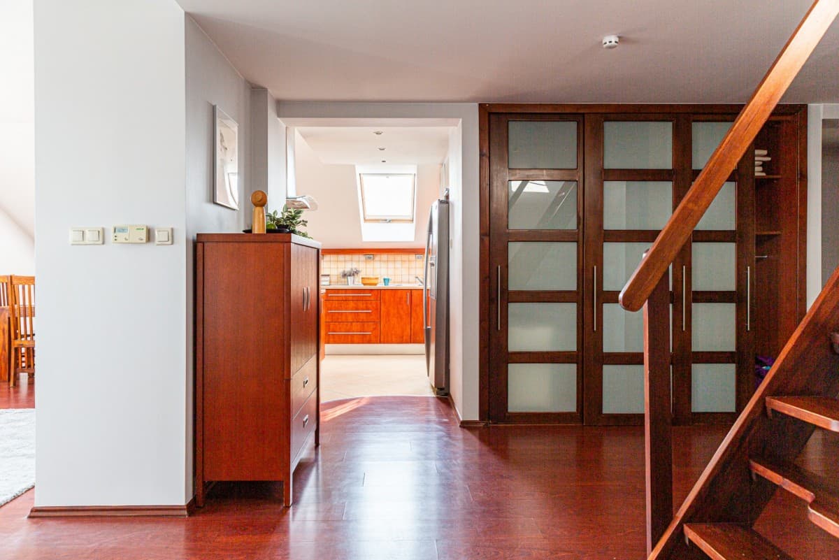 Spacious two-level family apartment with views – 17