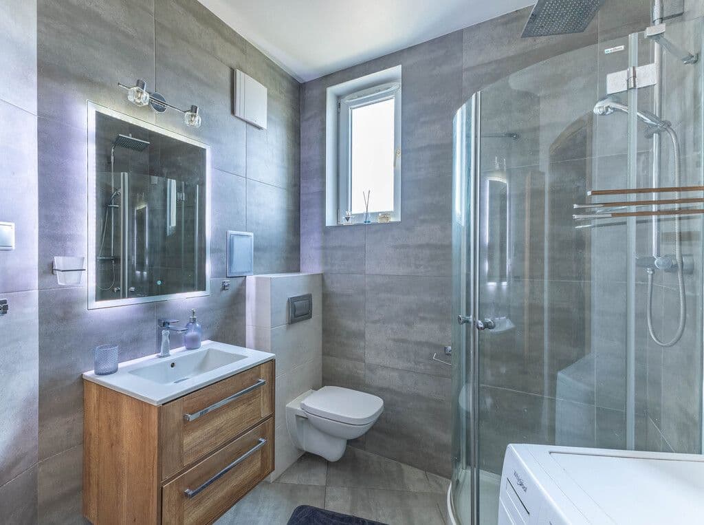 Spacious 4-room apartment with private sauna – 9