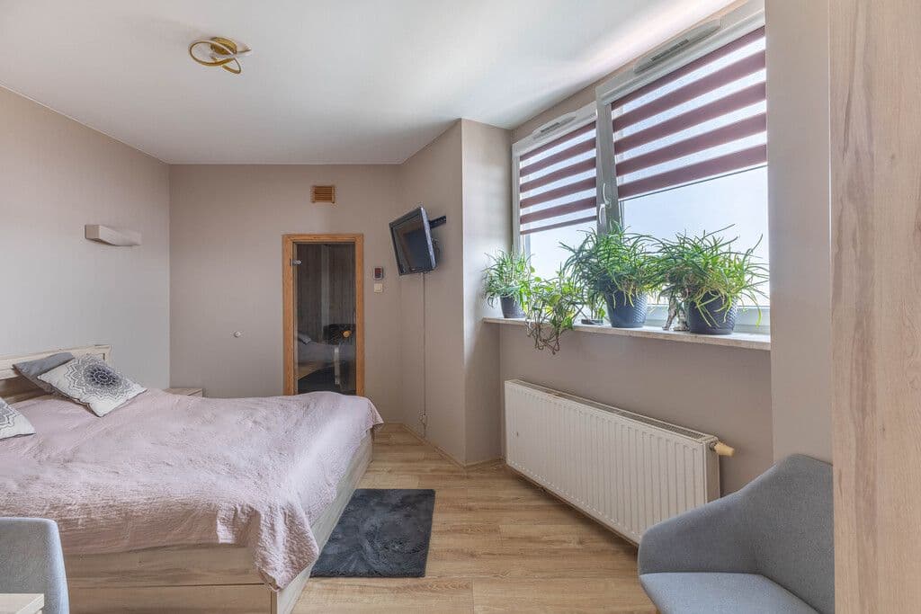 Spacious 4-room apartment with private sauna – 11