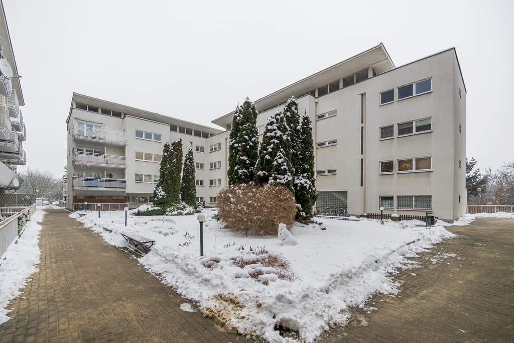 Bright 2-room apartment with terrace near Metro – 14