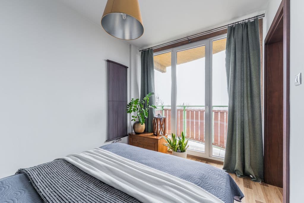 Spacious 3-room apartment with two balconies in Ursus – 5