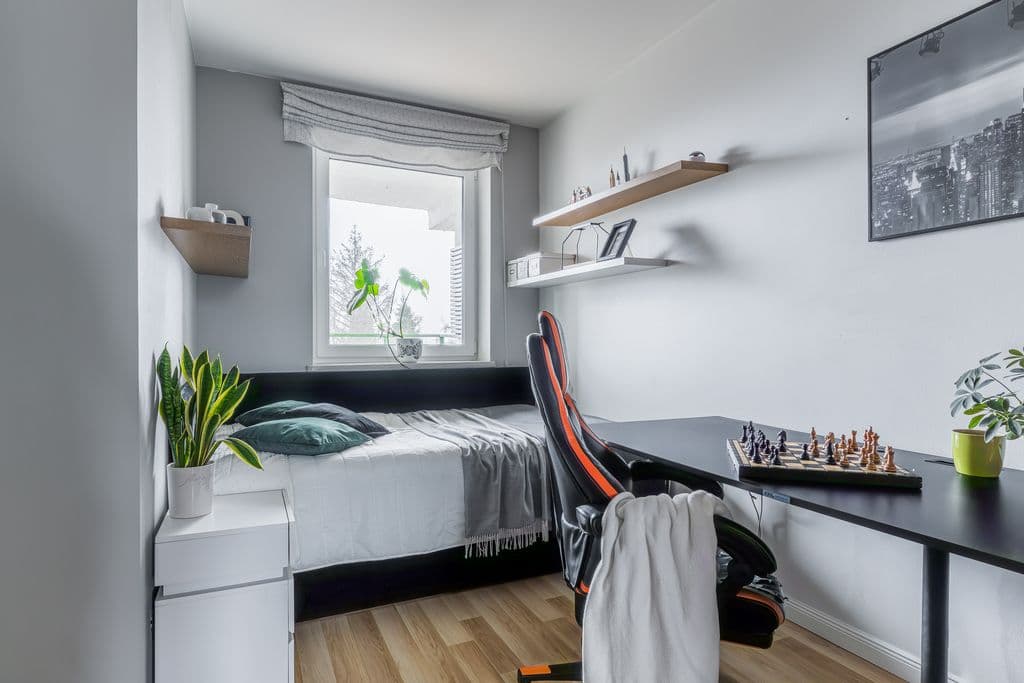 Spacious 3-room apartment with two balconies in Ursus – 7