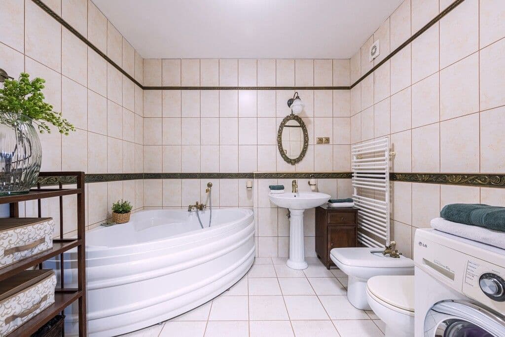 Spacious 3-room apartment with two balconies in Ursus – 11