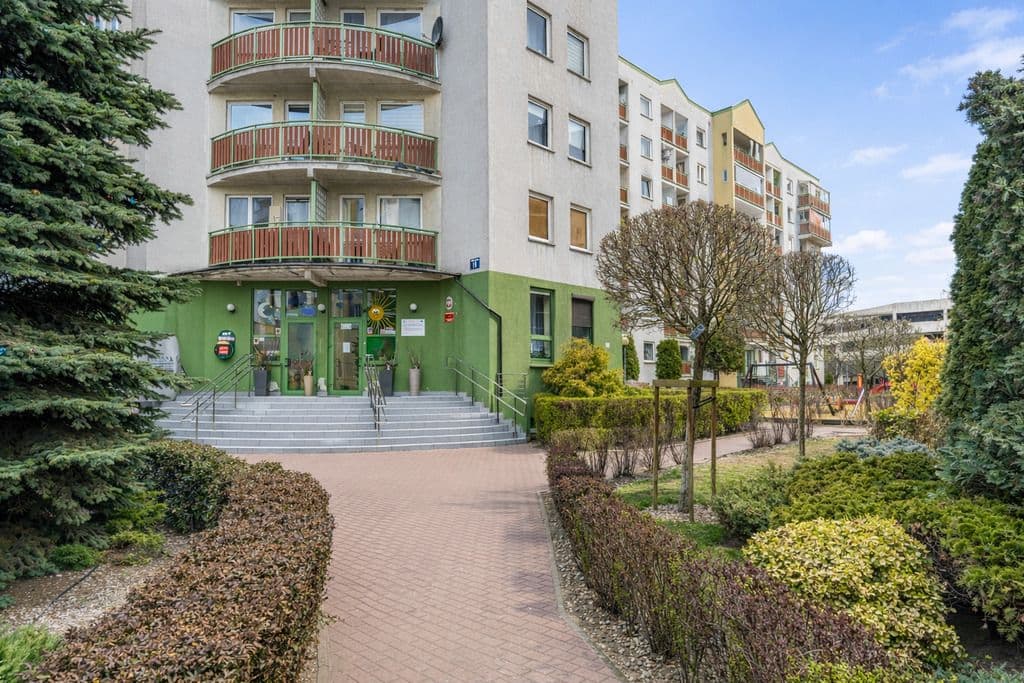 Spacious 3-room apartment with two balconies in Ursus – 14