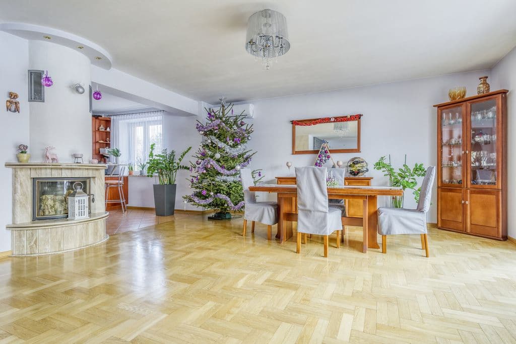 Spacious semi-detached home with garage in Ursus – 4