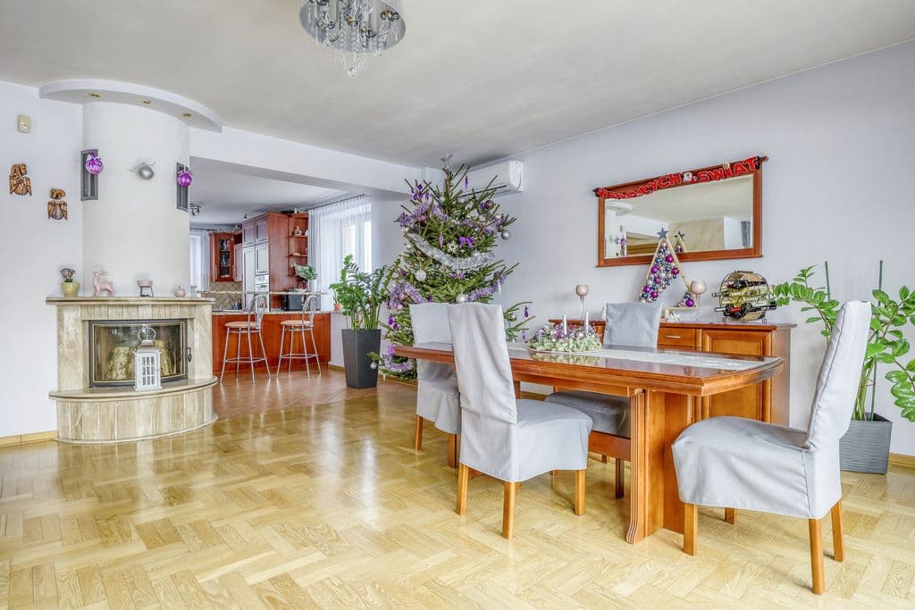 Spacious semi-detached home with garage in Ursus – 5