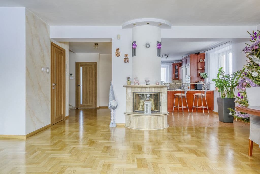 Spacious semi-detached home with garage in Ursus – 6