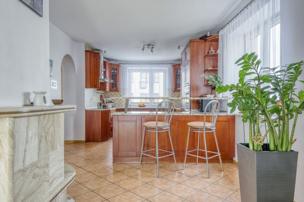 Spacious semi-detached home with garage in Ursus – 7