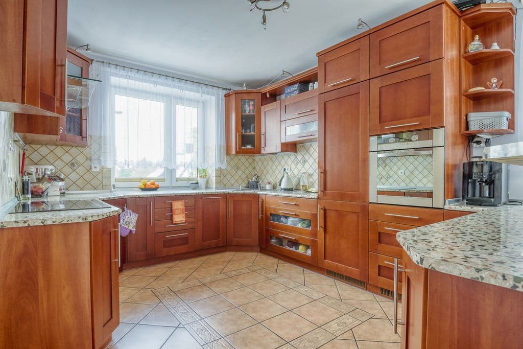 Spacious semi-detached home with garage in Ursus – 8