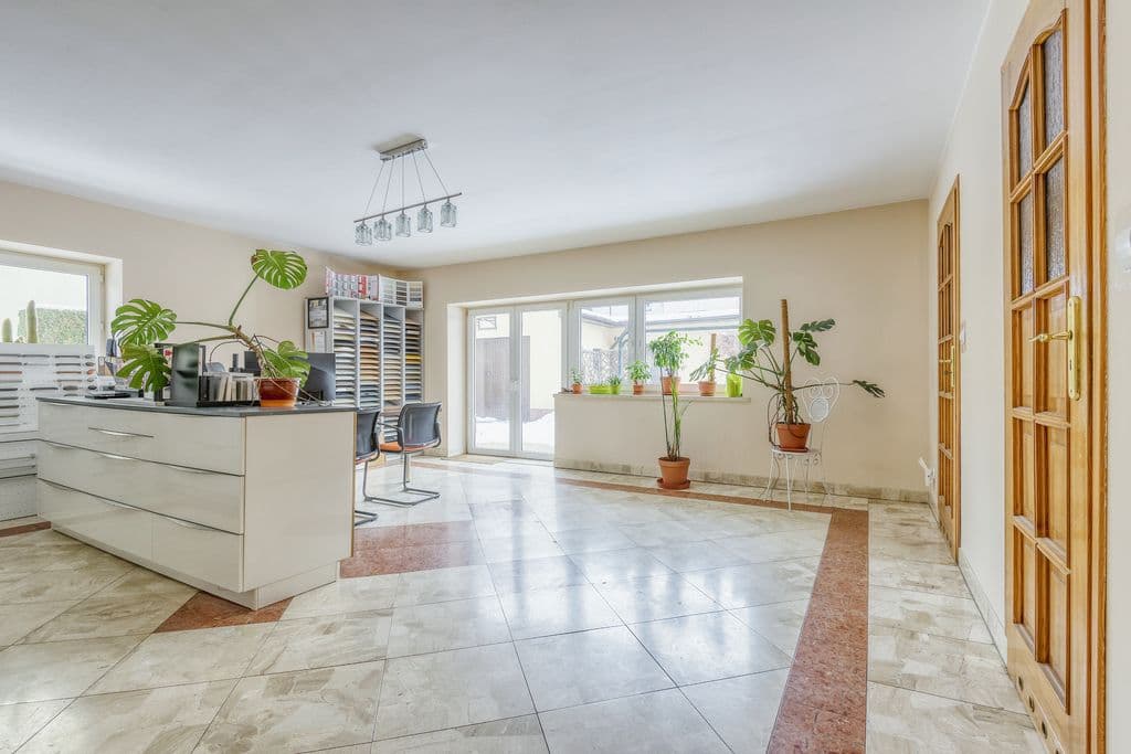 Spacious semi-detached home with garage in Ursus – 10