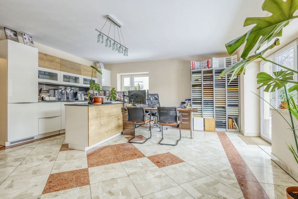 Spacious semi-detached home with garage in Ursus – 11