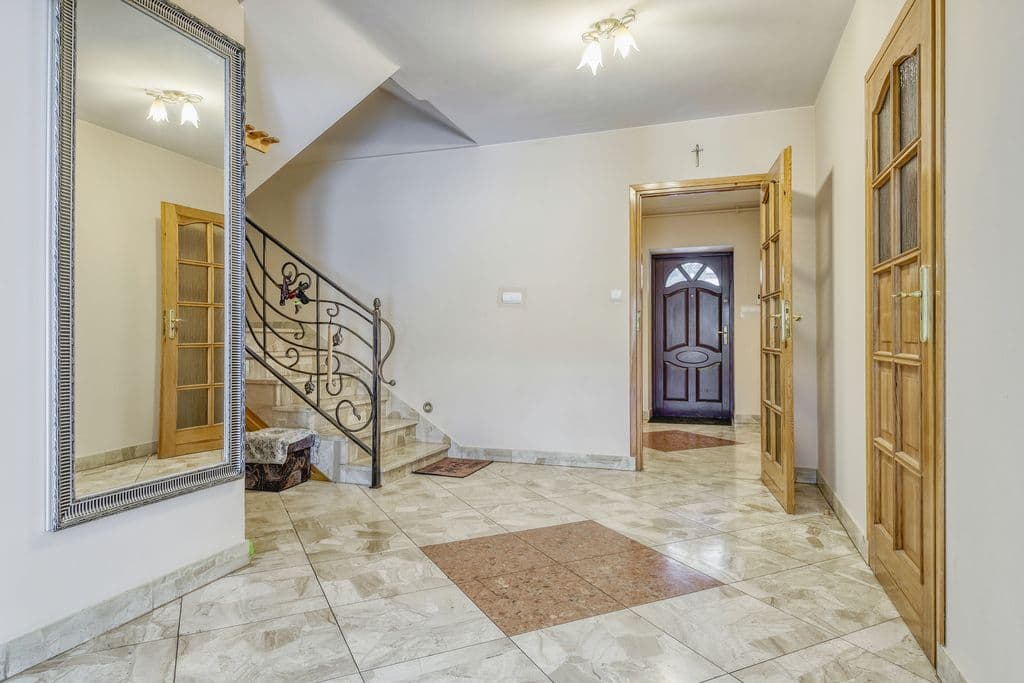 Spacious semi-detached home with garage in Ursus – 12