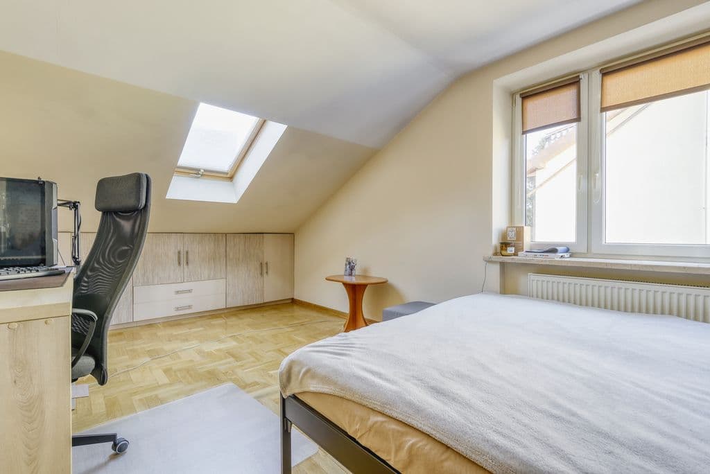 Spacious semi-detached home with garage in Ursus – 17