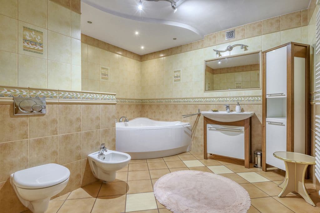Spacious semi-detached home with garage in Ursus – 23