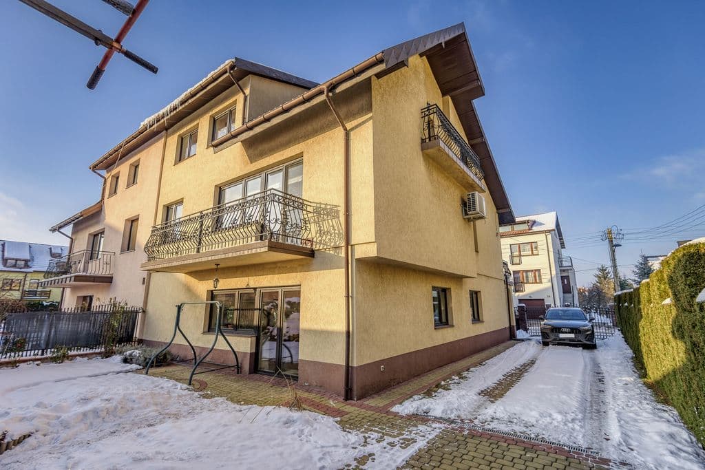 Spacious semi-detached home with garage in Ursus – 28