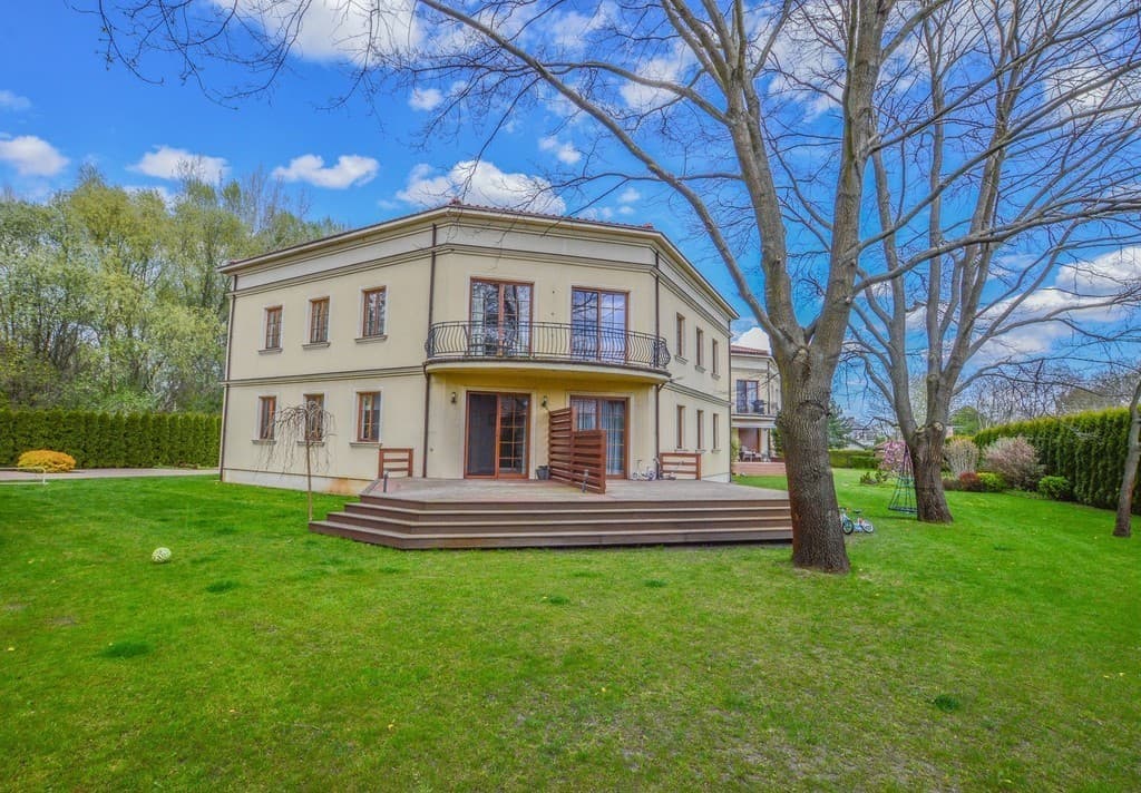 Exclusive villa with large garden in quiet Wilanów – 2