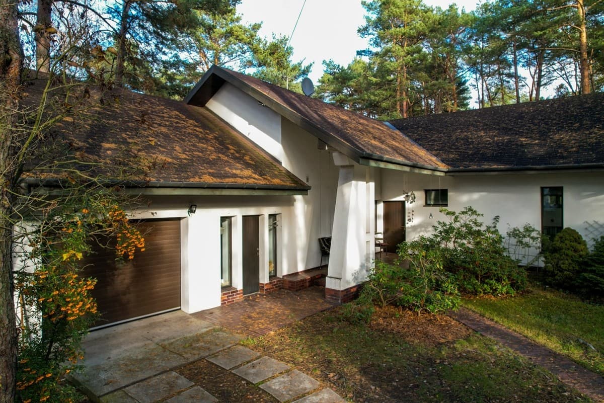 Spacious home with 2000 m² garden in Miedzeszyn – 2