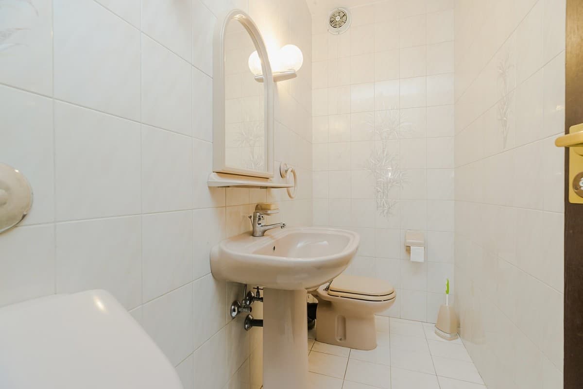 Spacious home with 2000 m² garden in Miedzeszyn – 10