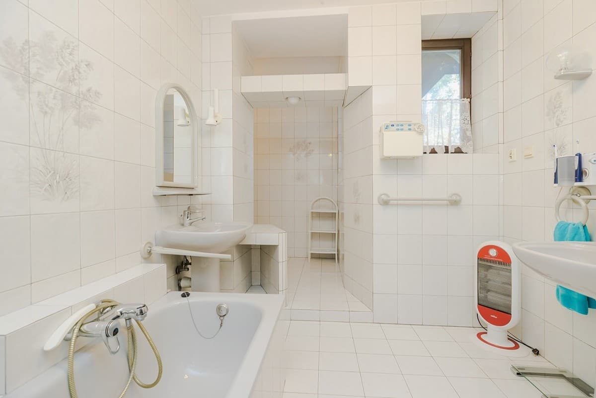 Spacious home with 2000 m² garden in Miedzeszyn – 14