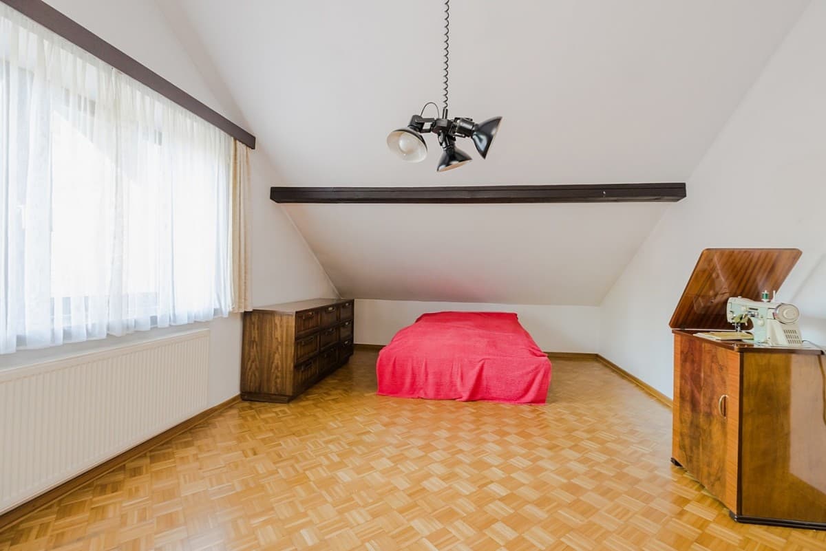 Spacious home with 2000 m² garden in Miedzeszyn – 13