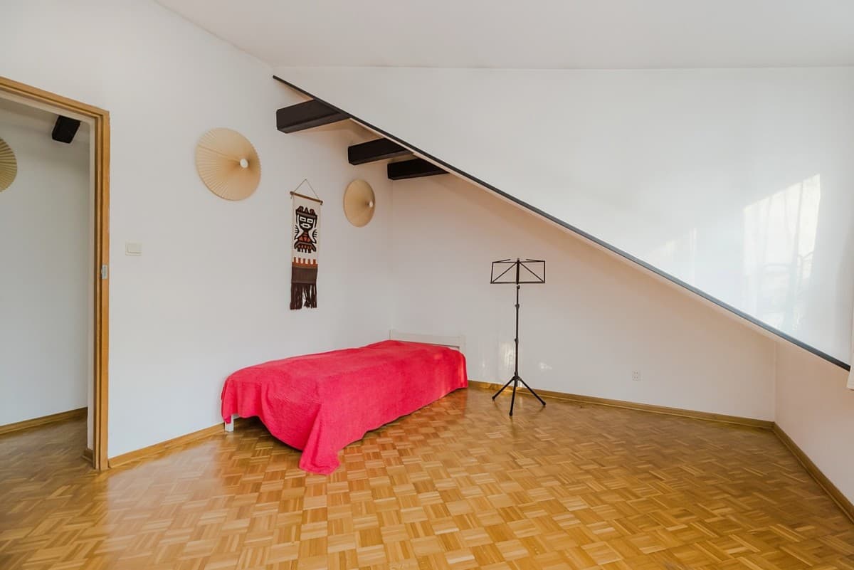 Spacious home with 2000 m² garden in Miedzeszyn – 16