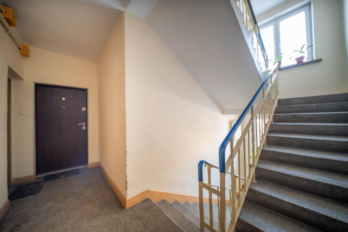 Sunny 35m² apartment in historic Żoliborz – 11