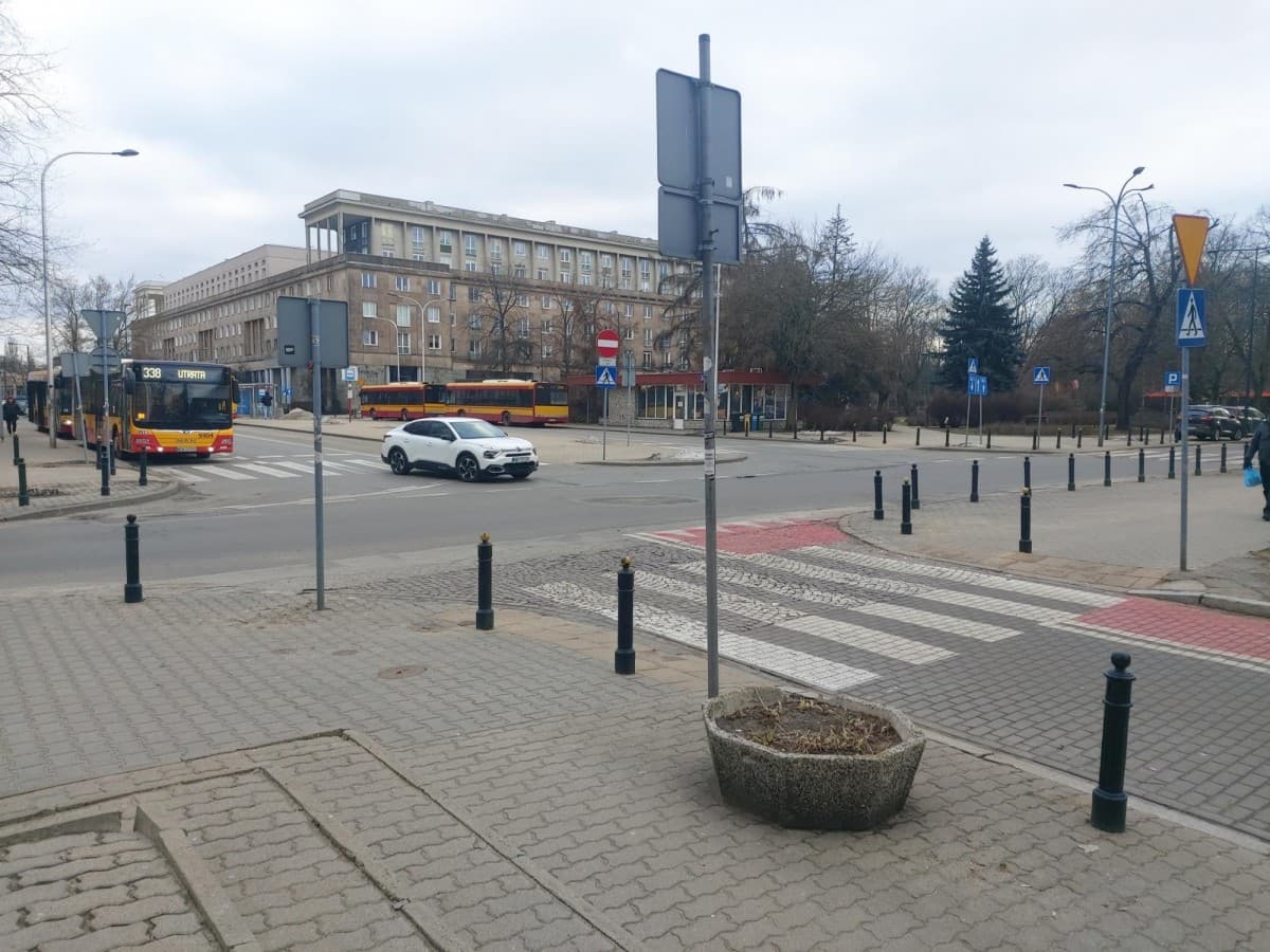 Przestronne 3 pokojowe mieszkanie przy Placu Hallera – 4