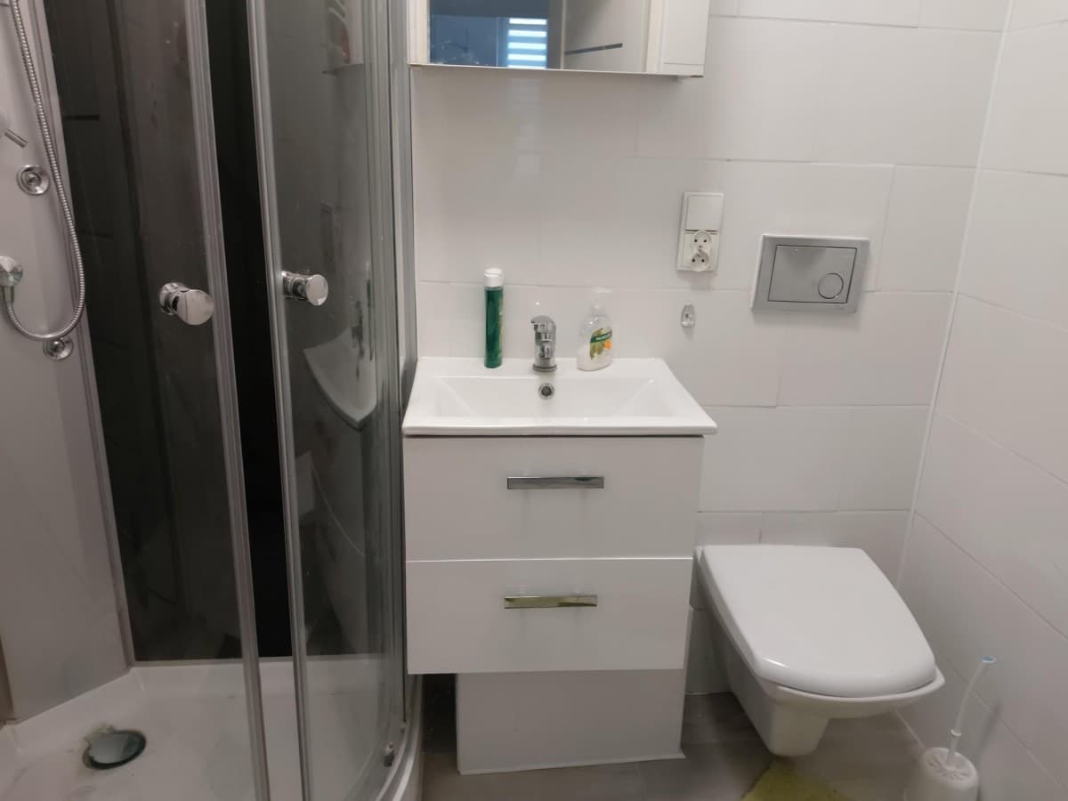 Przestronne 3 pokojowe mieszkanie przy Placu Hallera – 11