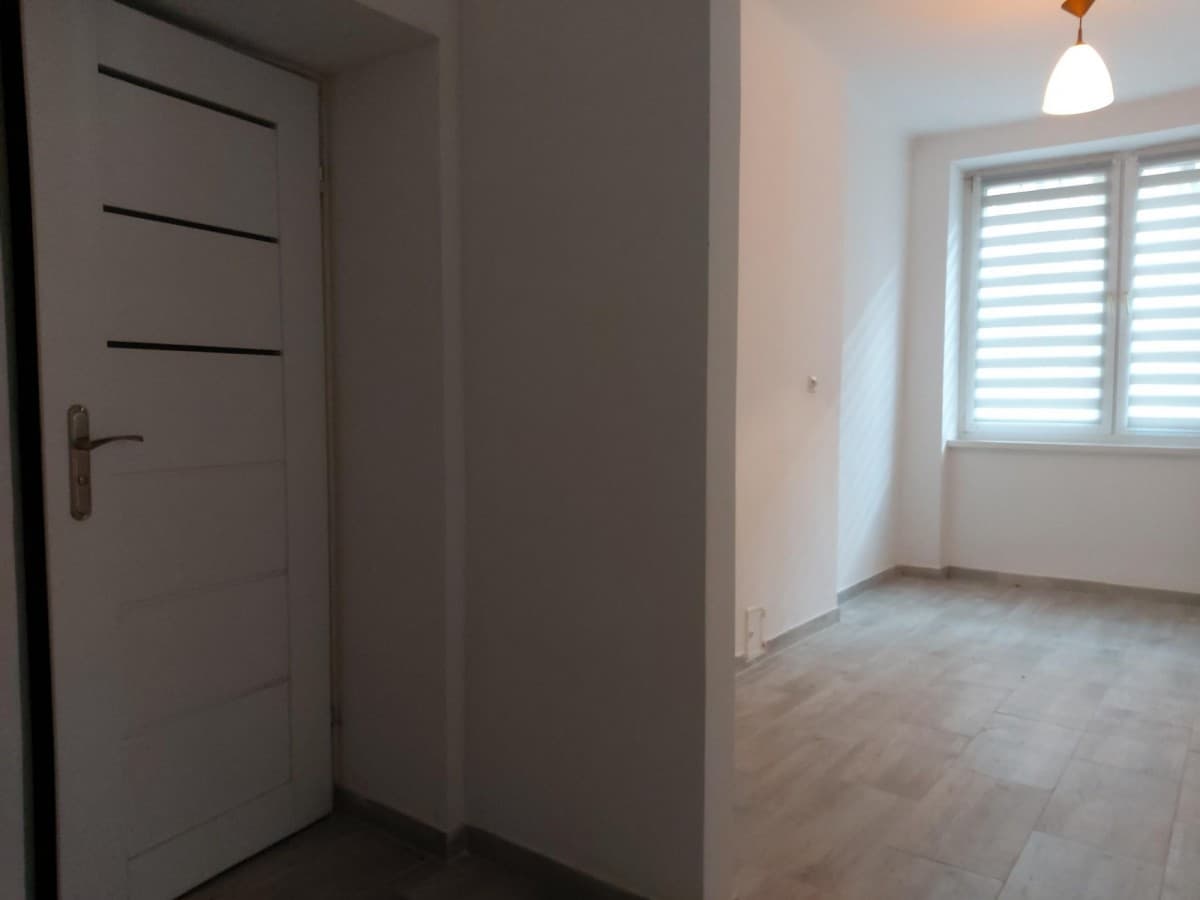 Przestronne 3 pokojowe mieszkanie przy Placu Hallera – 8