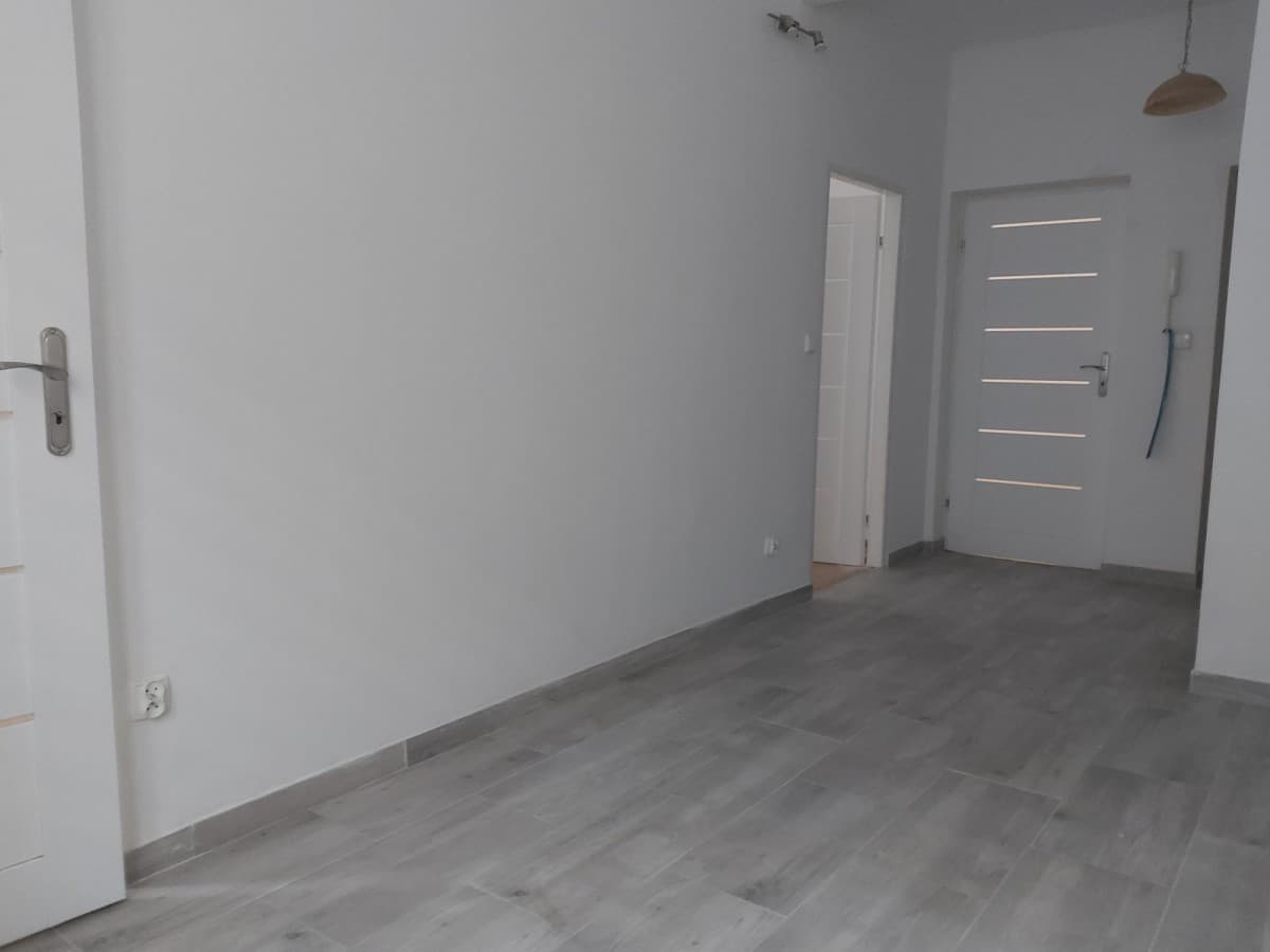 Przestronne 3 pokojowe mieszkanie przy Placu Hallera – 9