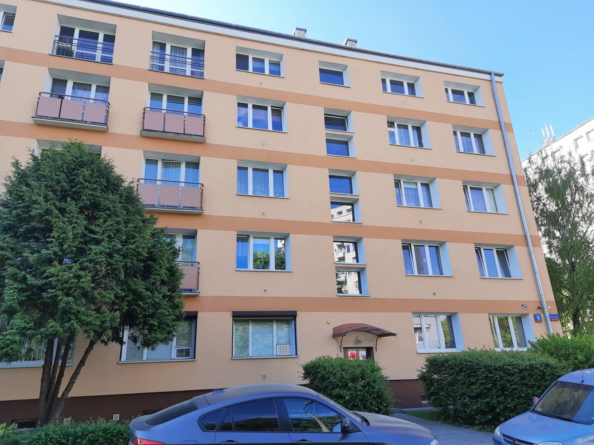Odnowione mieszkanie 1-pokojowe z balkonem na Pradze – 9