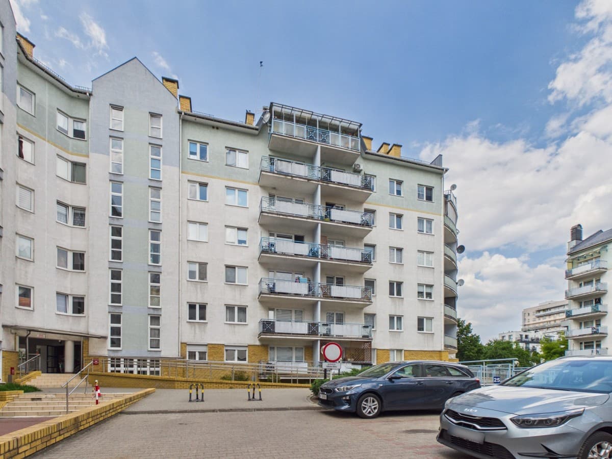 Renovated 2-room apartment with balcony in Gocław – 12