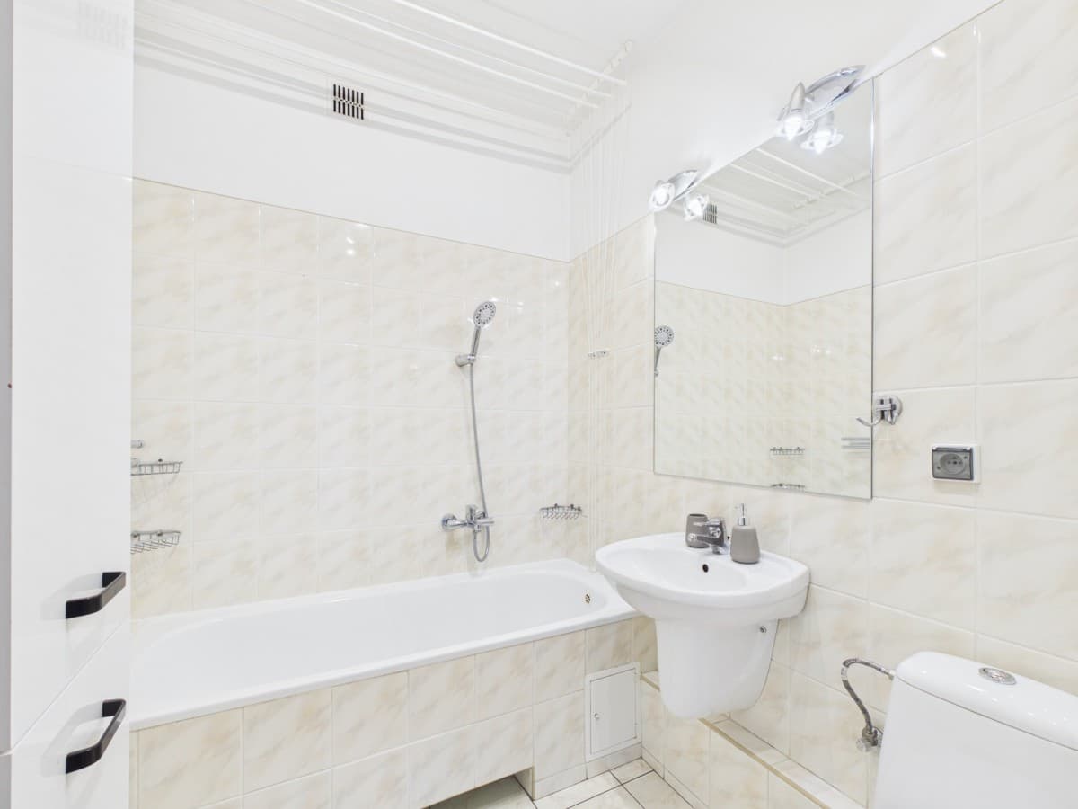 Renovated 2-room apartment with balcony in Gocław – 16