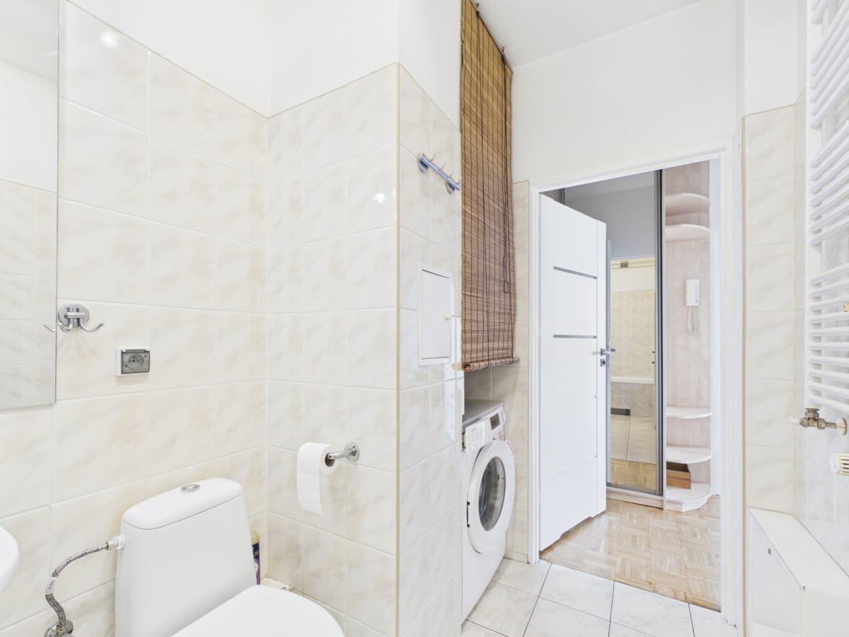 Renovated 2-room apartment with balcony in Gocław – 17